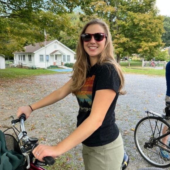 Meet your Posher, Hannah - Picture 1 of 1